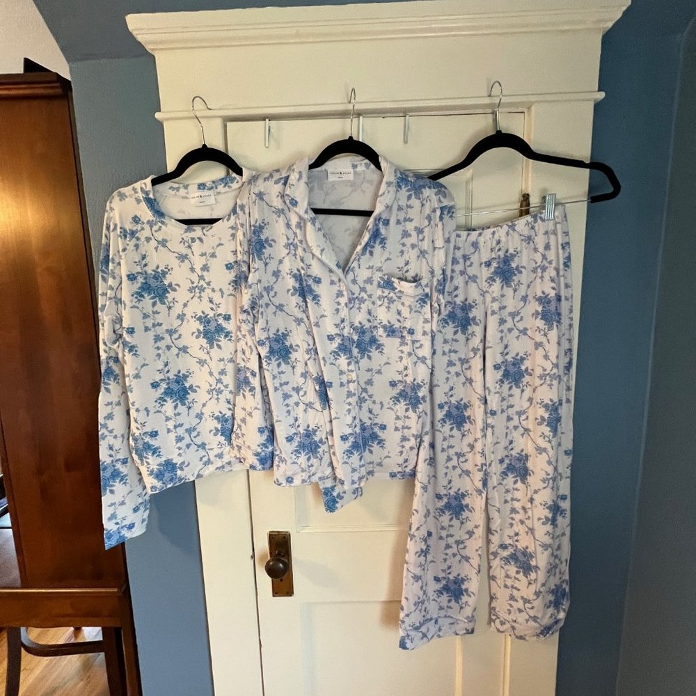 LoveShackFancy x Stripe & Stare PJ Set Size Medium - Picture 3 of 8